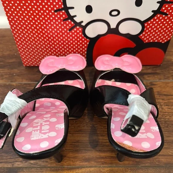 New Hello Kitty Black and Pink Heels Bow, Size 6, Vintage Rare! - Picture 7 of 10